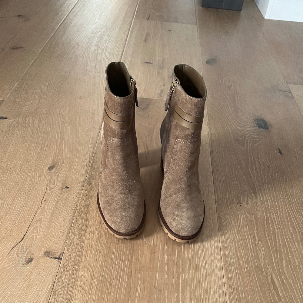 Tory Burch Suede Leigh Lug Sole Bootie In River Rock